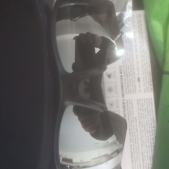 Brand new Oakley sunglasses - Picture 3 of 7